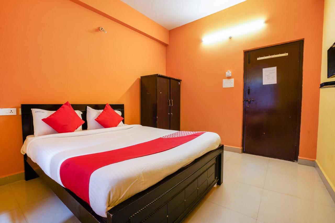 OYO 70286 Svr Grand Hotell Hyderabad Exteriör bild