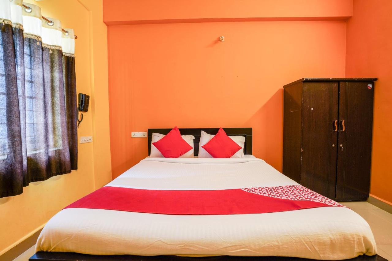 OYO 70286 Svr Grand Hotell Hyderabad Exteriör bild